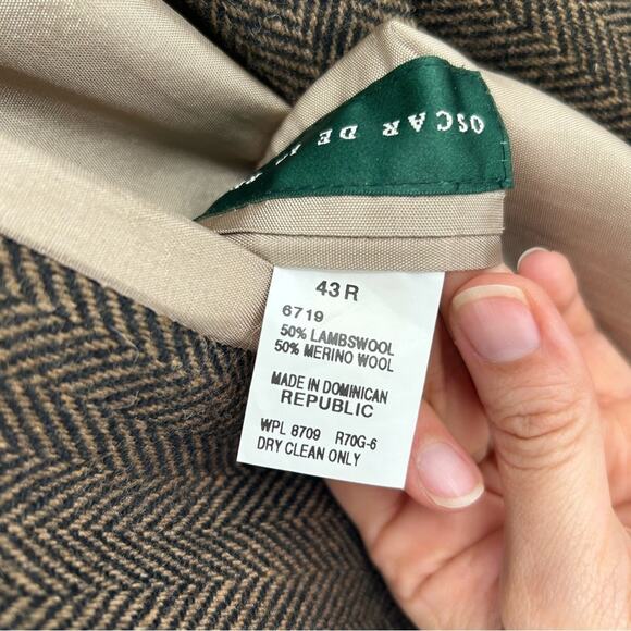Oscar De La Renta Brown Herringbone Wool Blazer Size 43R - Picture 8 of 10